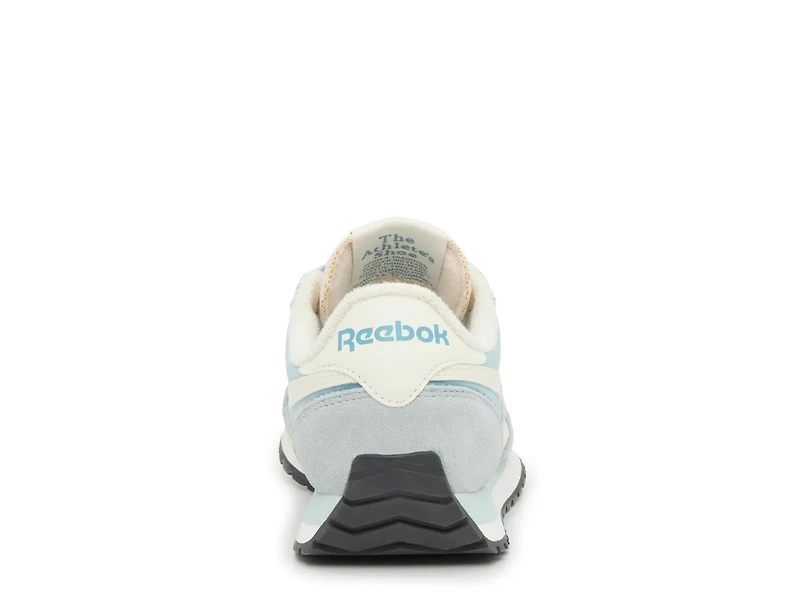Classic AZ Sneaker