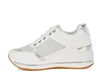 Vespera Sneaker
