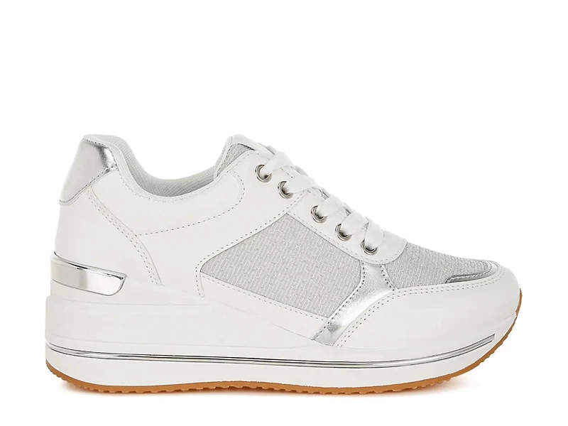 Vespera Sneaker
