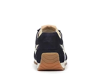 Oasis Runner Sneaker