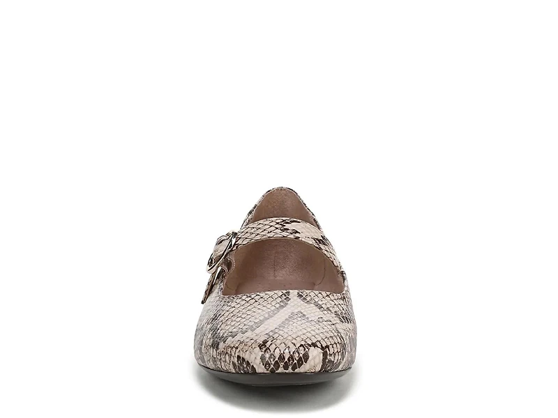 Kelly Mary Jane Flat