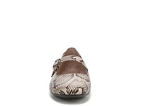 Kelly Mary Jane Flat