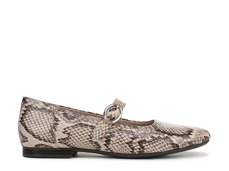 Kelly Mary Jane Flat