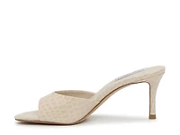 Regeena Sandal