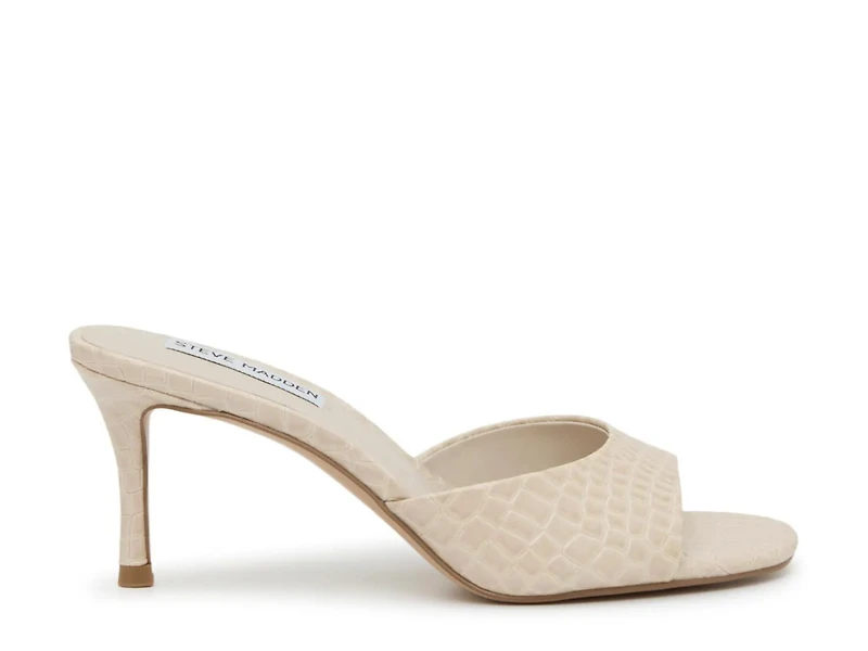 Regeena Sandal