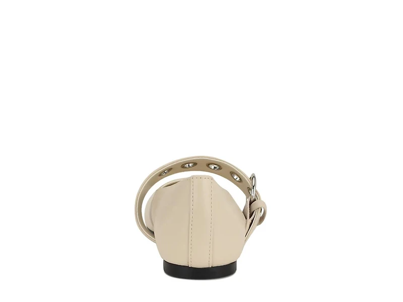 Kebba Mary Jane Flat