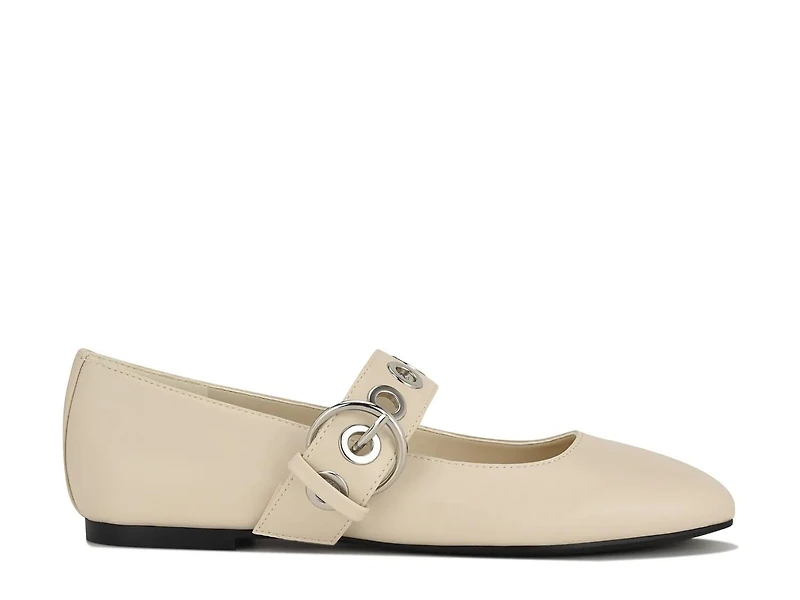 Kebba Mary Jane Flat