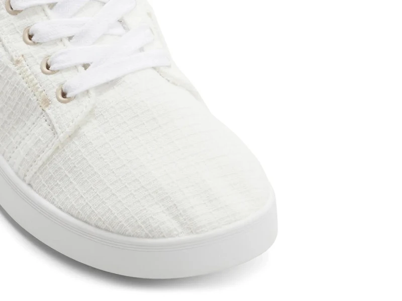 Mauka Sneaker