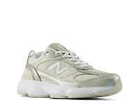 603 Sneaker - Women's