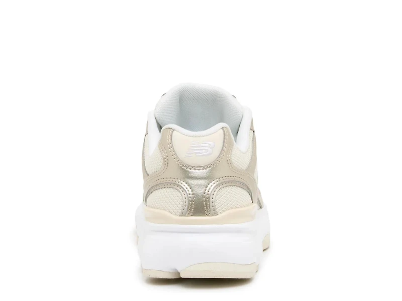 603 Sneaker - Women's