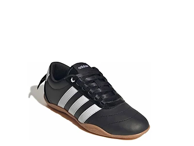 Grand Court Lo Sneaker