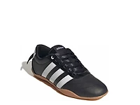 Grand Court Lo Sneaker