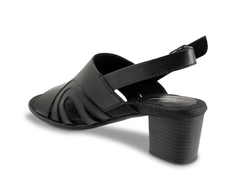 Mariam Sandal