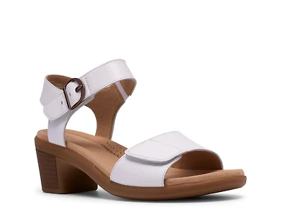 Emily Amanda Sandal