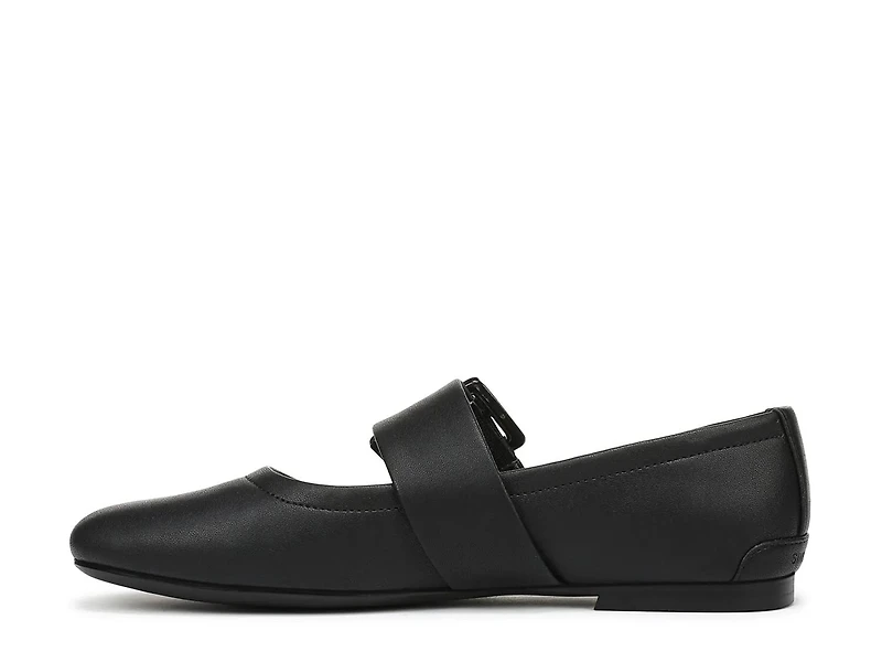 Astrid Mary Jane Flat