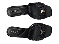 Arianne Sandal