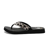Naseeba Sandal