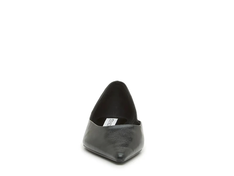 Lilyan Flat
