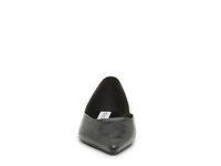 Lilyan Flat
