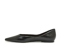 Lilyan Flat