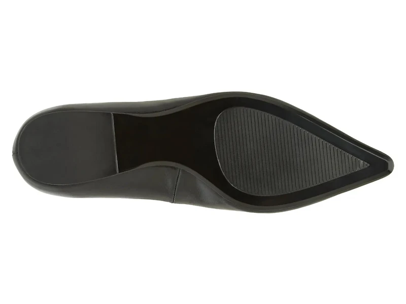 Lilyan Flat