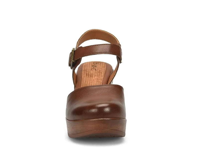 Natasha Sandal