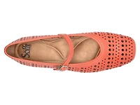 Ellie Mary Jane Flat