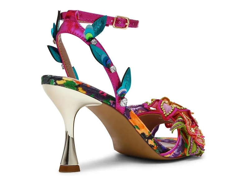 Annalee Sandal