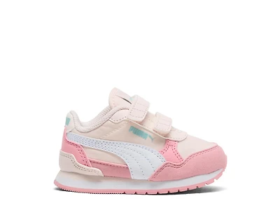 ST Runner v4 Sneaker