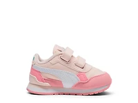 ST Runner v4 Sneaker