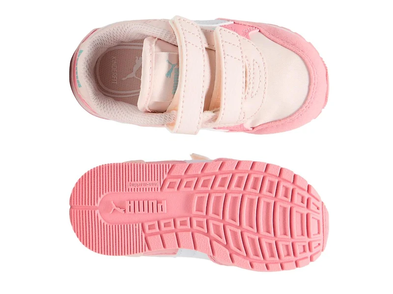 ST Runner v4 Sneaker