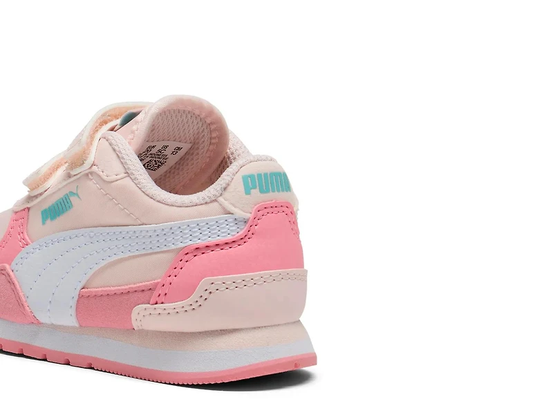 ST Runner v4 Sneaker
