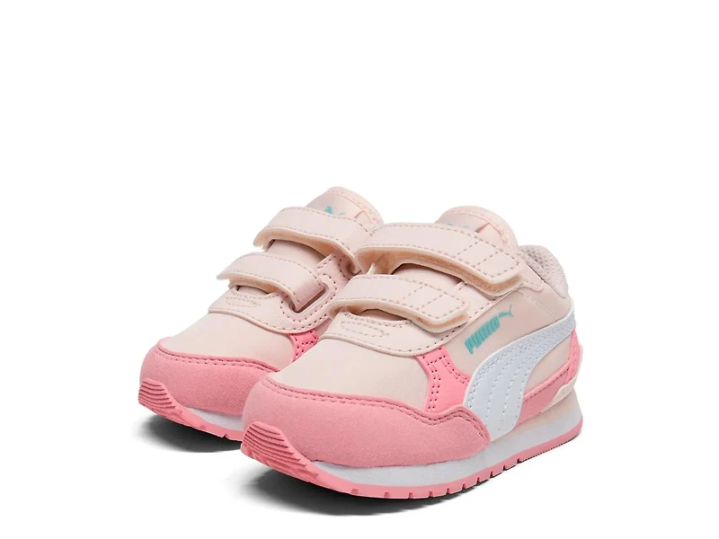 ST Runner v4 Sneaker