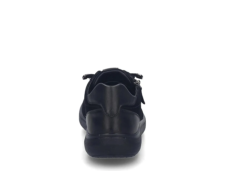 Megan 09 Sneaker