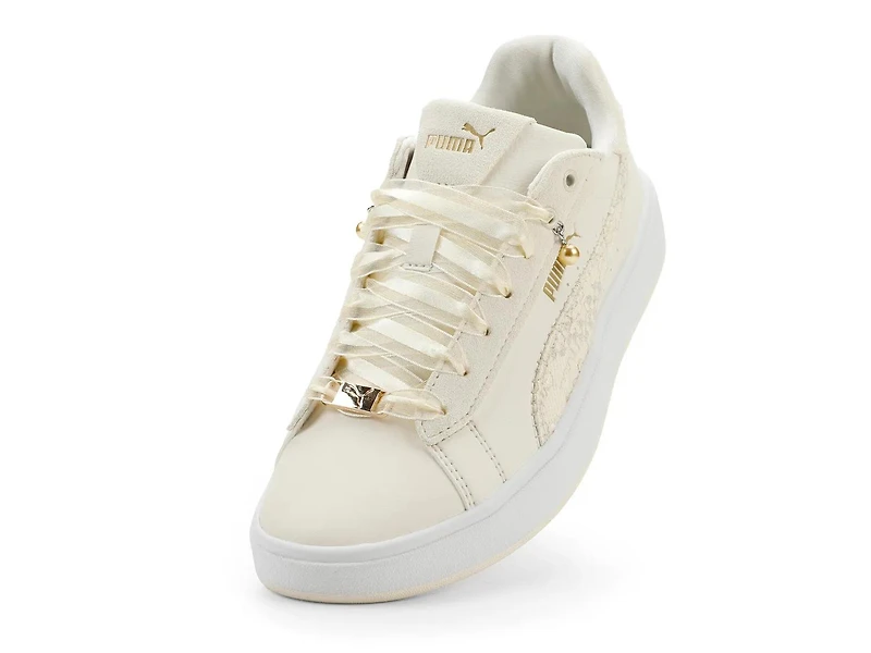 Aveline Sneaker