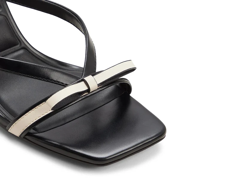Elanore Sandal