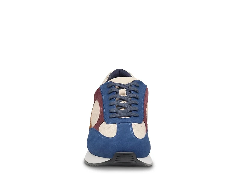 Chase Sneaker