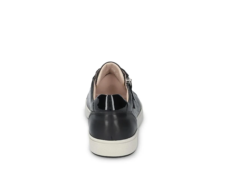 Nikita Sneaker