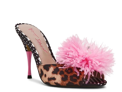 Avery Sandal