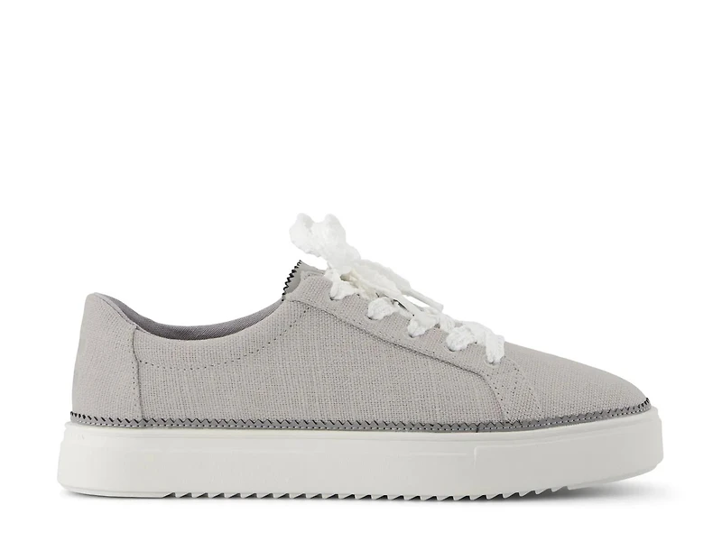 Izzy Sneaker