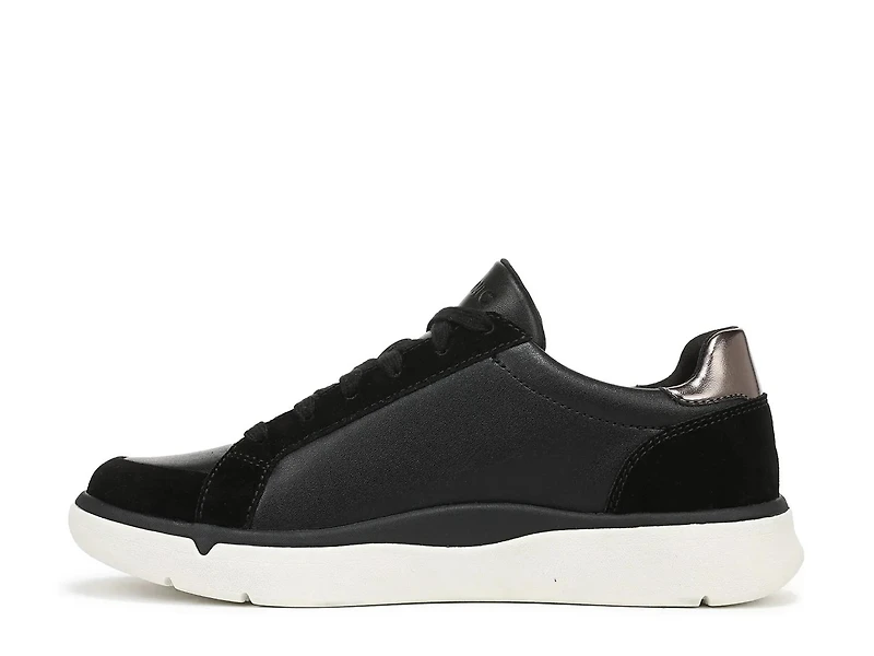 City Walk AXS Sneaker