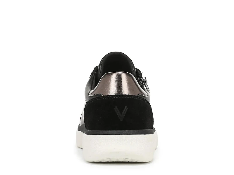 City Walk AXS Sneaker