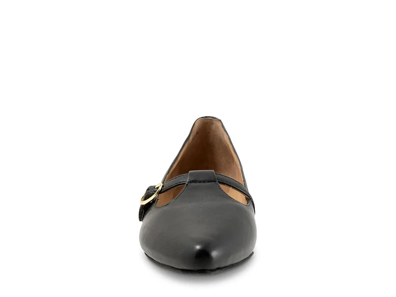 Evie Flat
