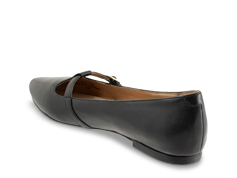 Evie Flat