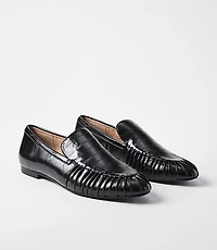 Embossed Gathered Loafers