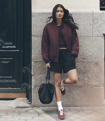 Lou & Grey Lightweight Scubasoft Rounded Hem Shorts