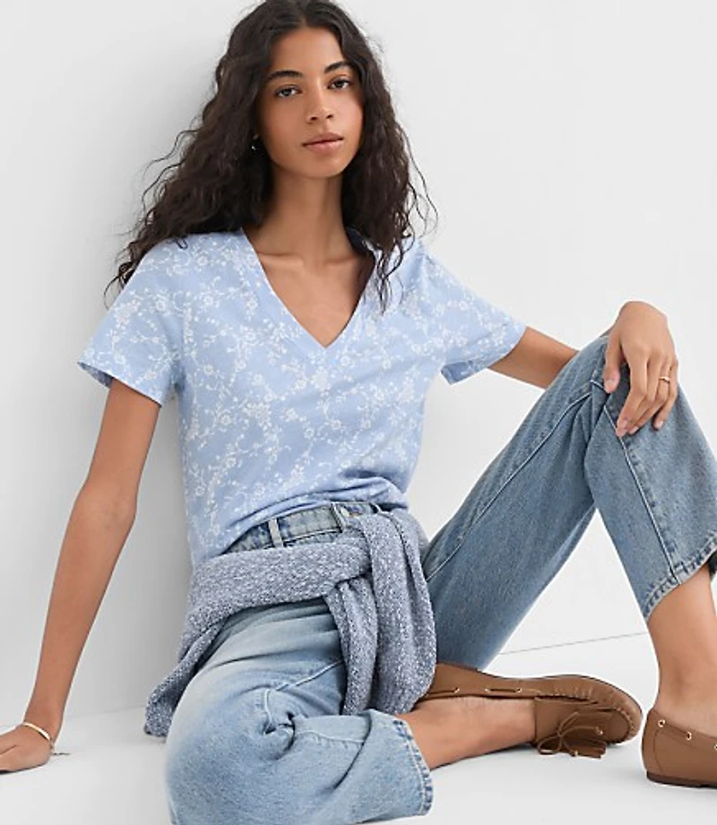 Bouquet Everyday V-Neck Tee
