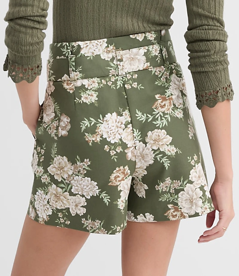 Petite Round Buckle Belted Shorts in Floral