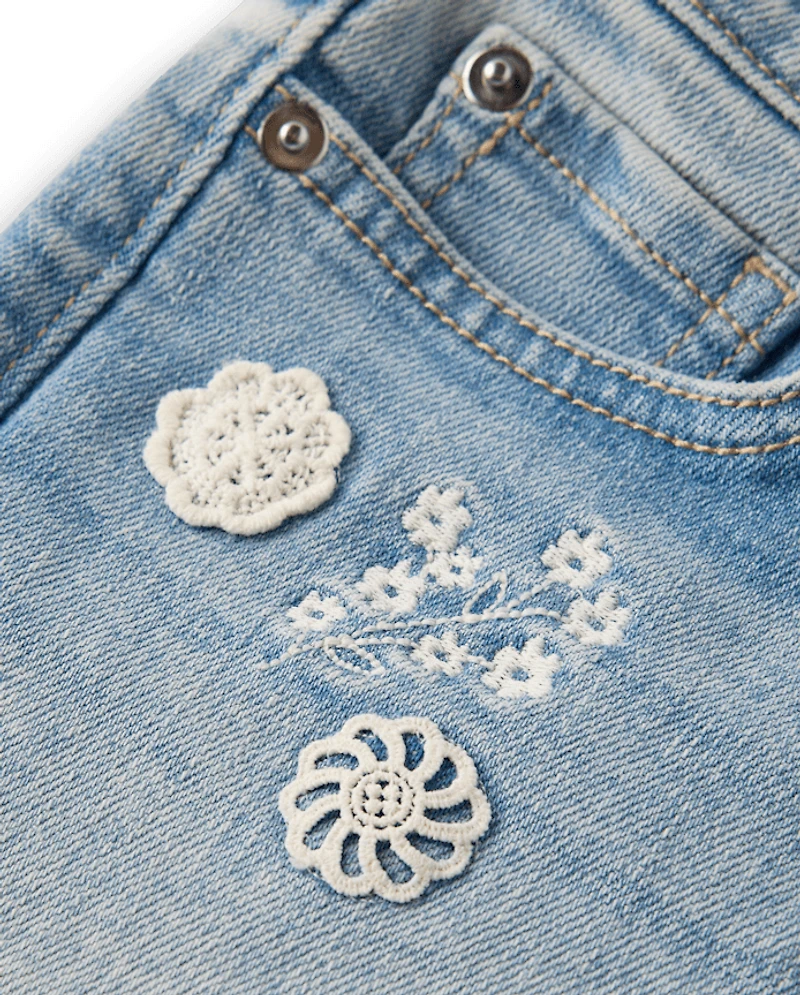 Short en jean effiloché à appliqués floraux pour filles - Little Essentials