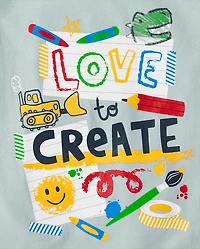 Les tout-petits garçons adorent créer un t-shirt graphique